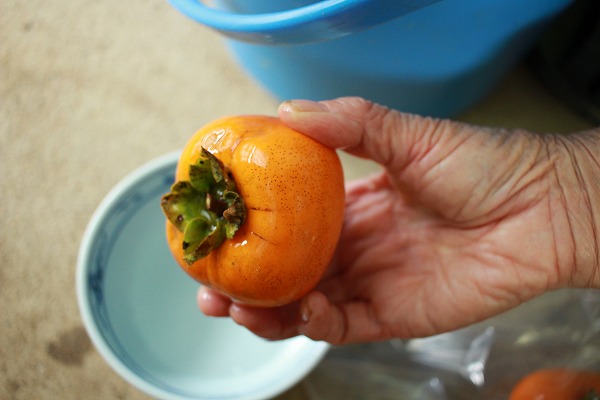 渋柿の食べ方 渋柿の渋を抜いて 合わせ柿 を作る4つの方法